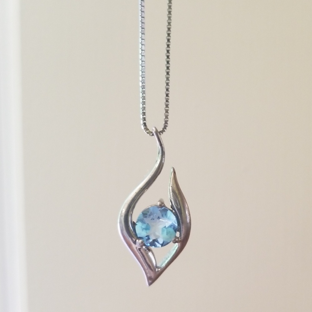 Blue topaz pendant necklace
